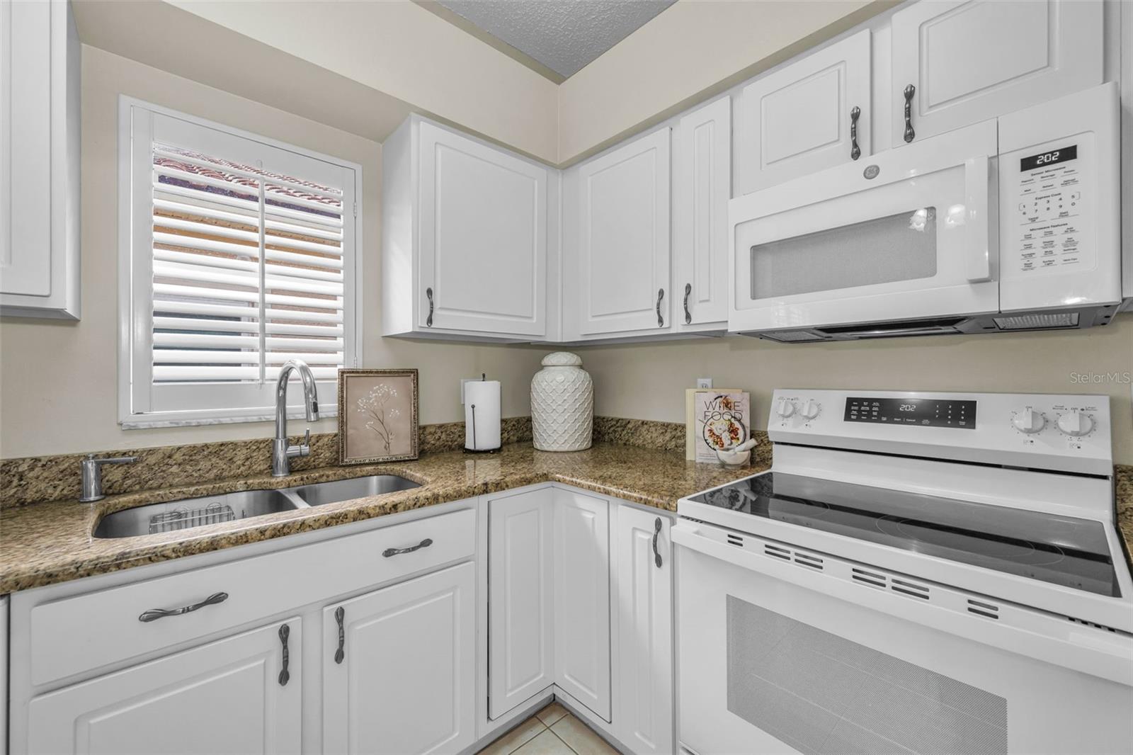 SALEM SQUARE - Residential