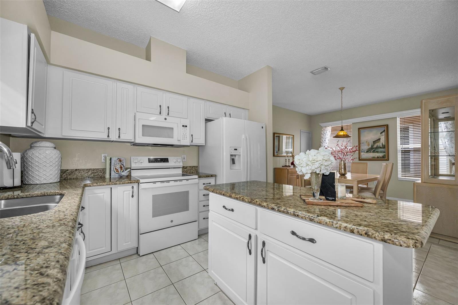 SALEM SQUARE - Residential