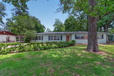 Photo of 1321 NW 31st Drive, Gainesville, FL 32605 (MLS # GC541450)