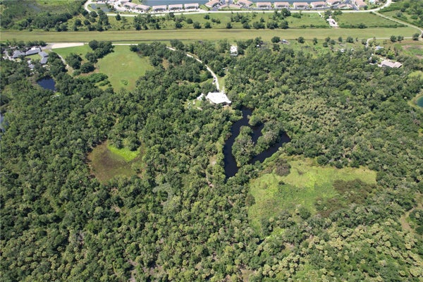 12200 SW ACADEMY DR, ARCADIA, FL 34269 - Image ce219962e9d0513eb434a2c3e5cb8f35/3954834360