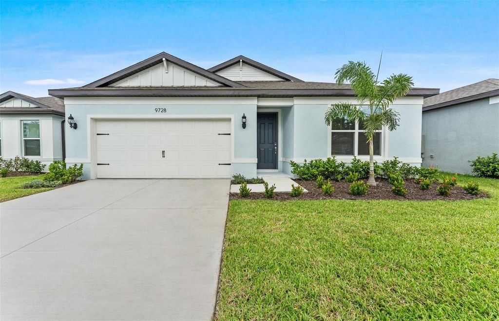 Photo of 9737 Redwood Heights Loop, Thonotosassa, FL 33592 (MLS # TB8397931)