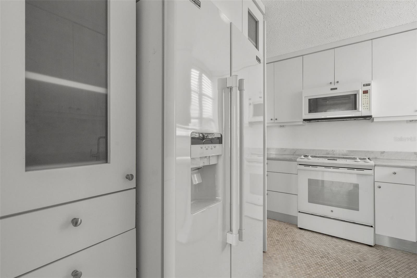 PALMA REAL CONDOMINIUM - Residential Lease