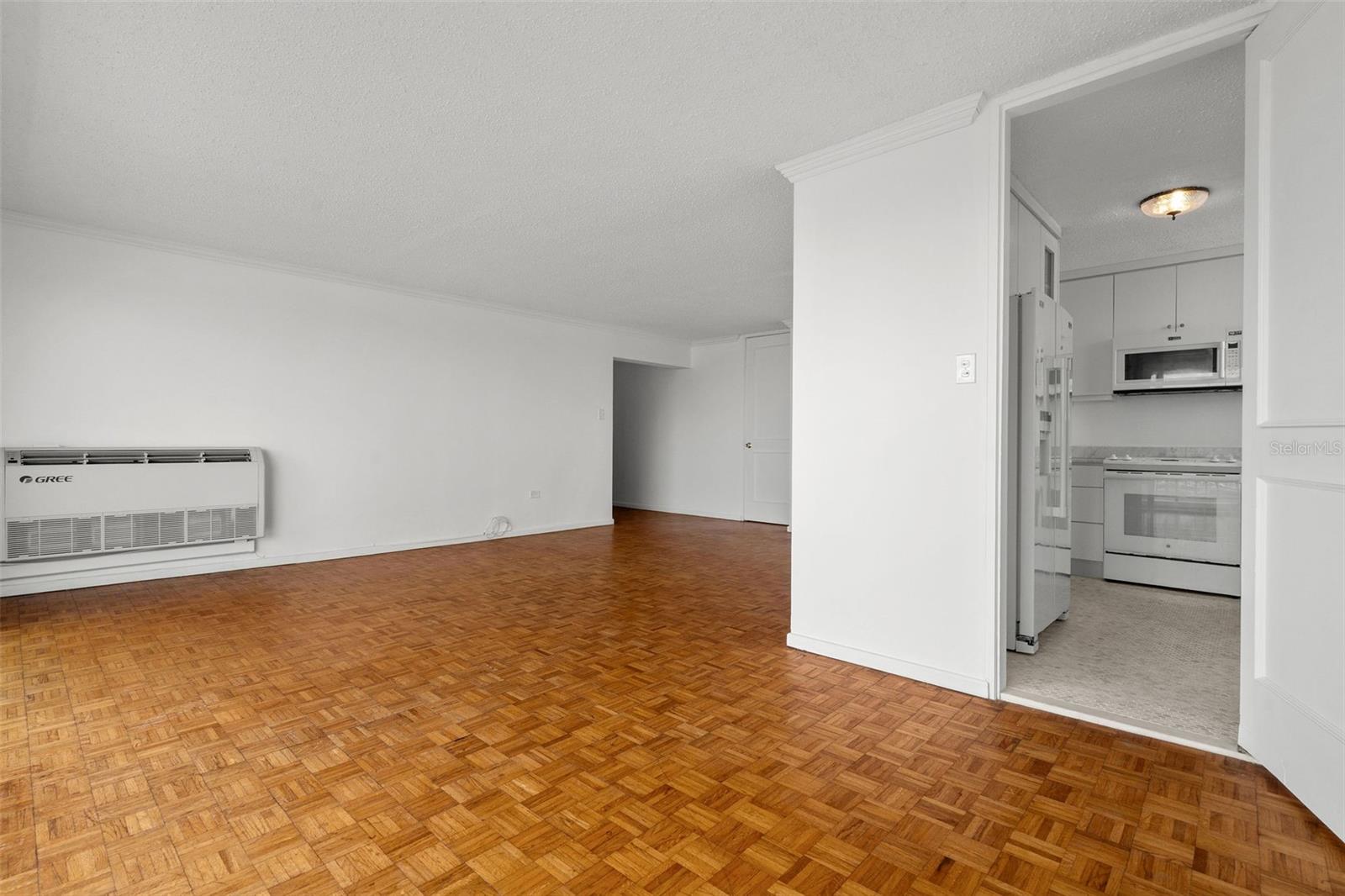 PALMA REAL CONDOMINIUM - Residential Lease