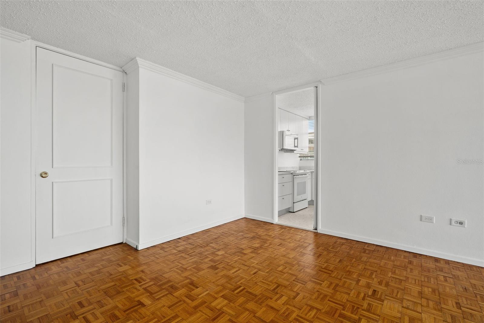 PALMA REAL CONDOMINIUM - Residential Lease