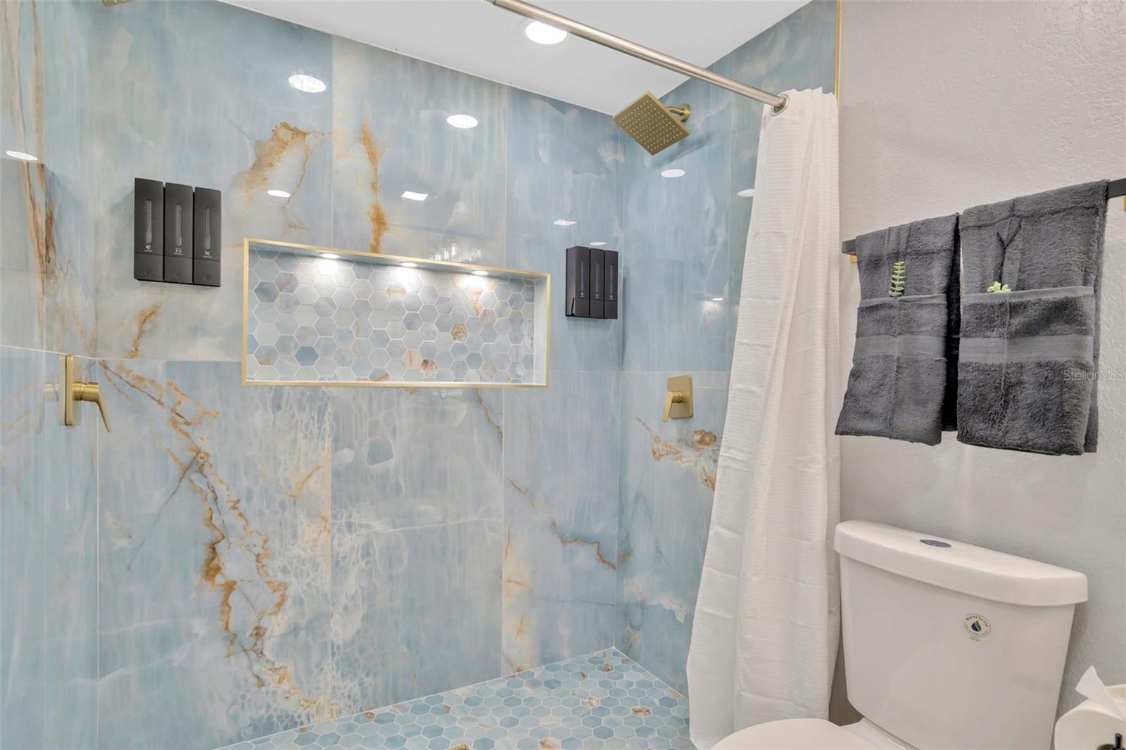 PINE RIDGE - Residential