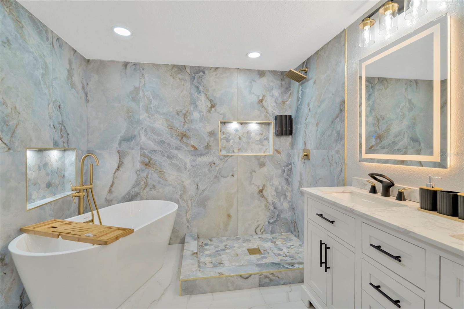 PINE RIDGE - Residential