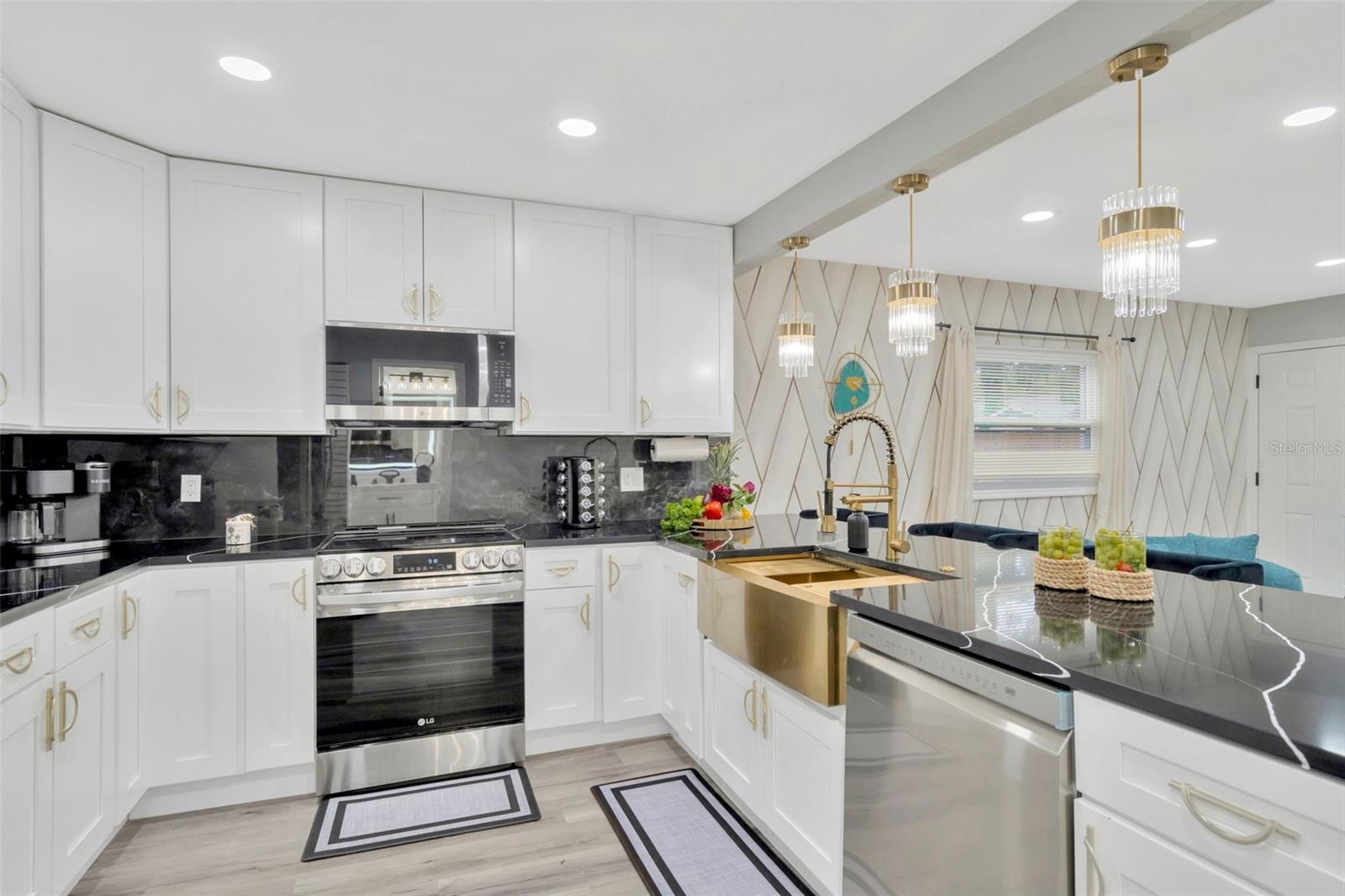 PINE RIDGE - Residential