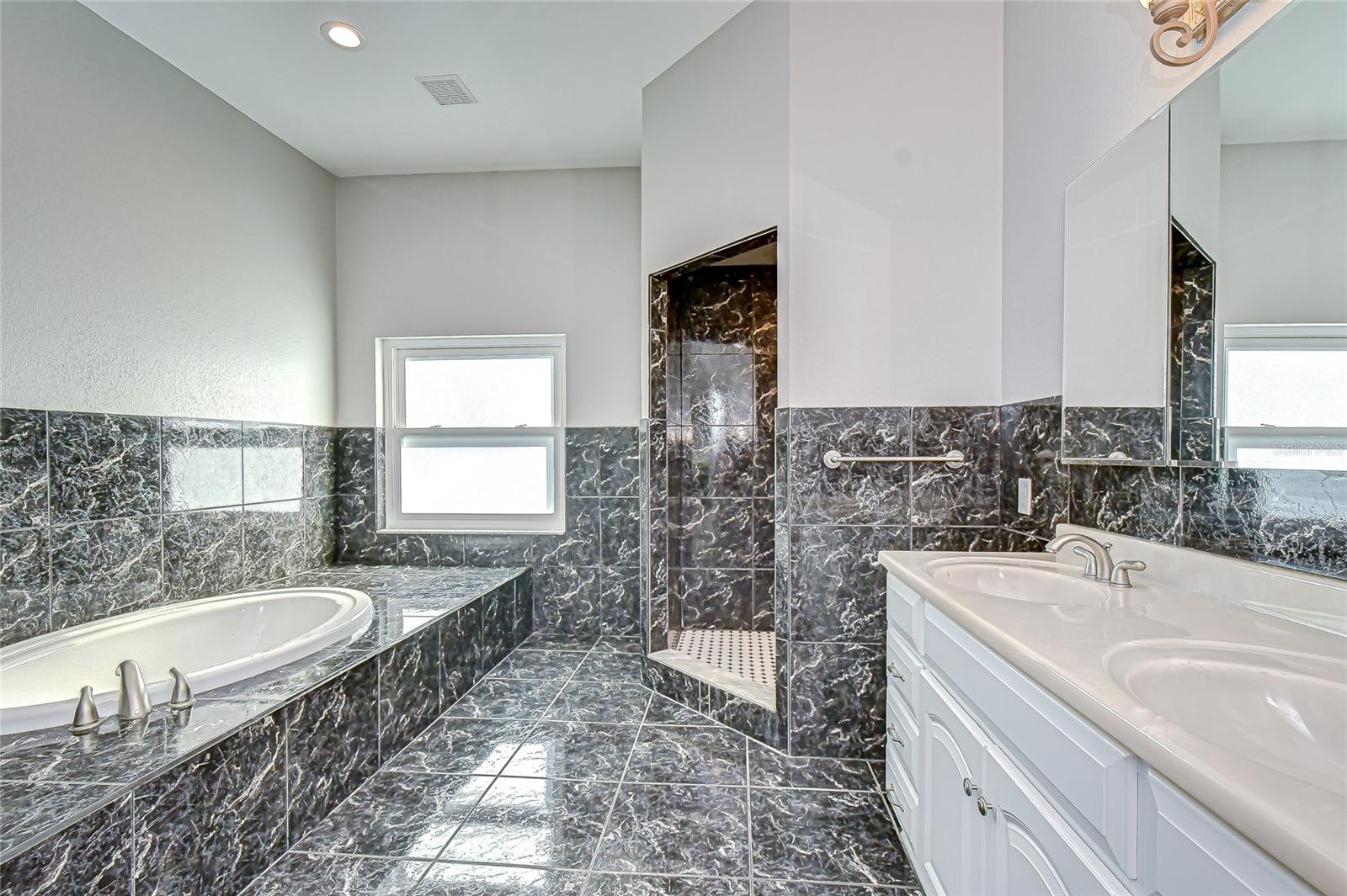 LAKE MAURINE SUB - Residential