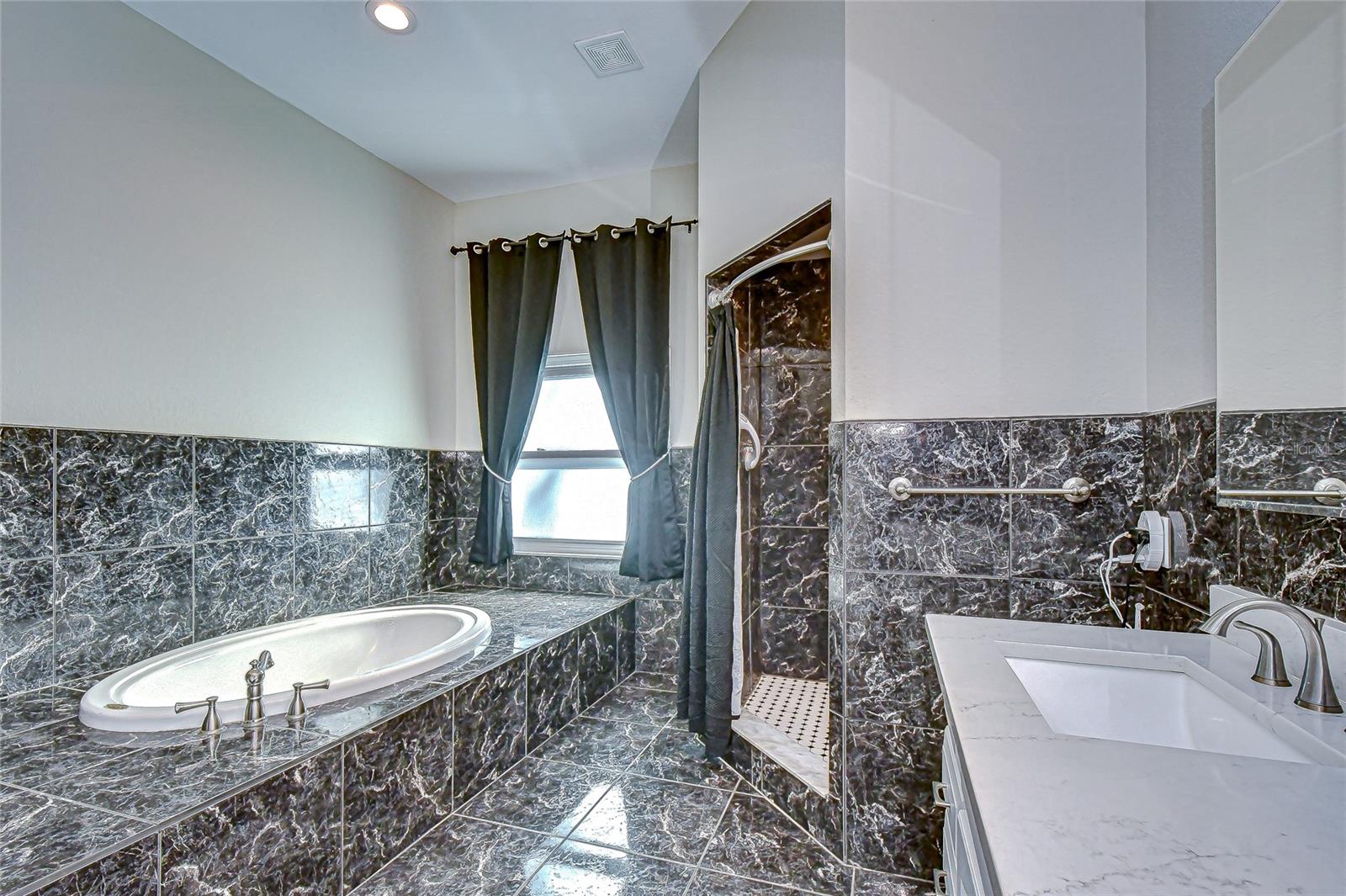 LAKE MAURINE SUB - Residential