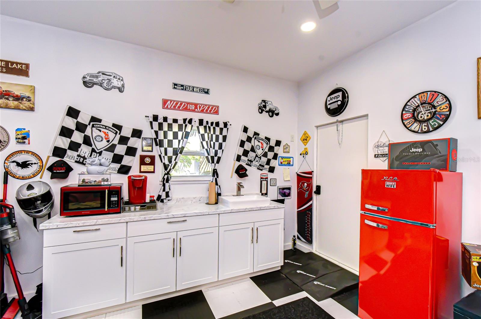 LAKE MAURINE SUB - Residential