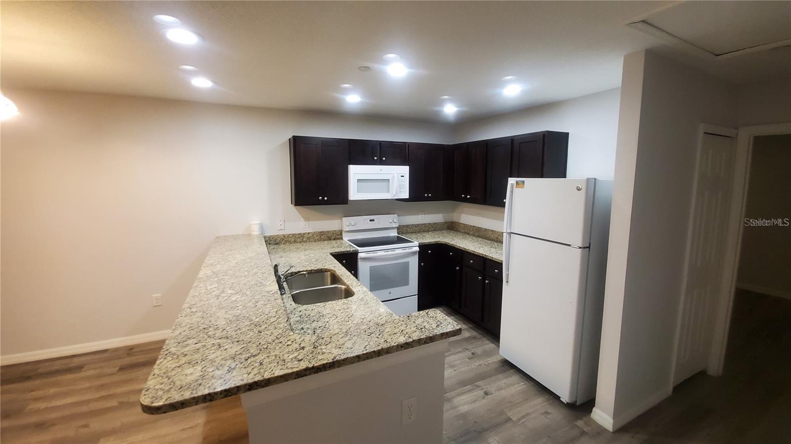 BUENAVENTURA LAKES UNIT 01 - Residential Lease