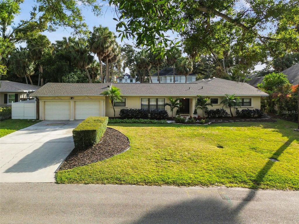 Photo of 4312 W Beach Park Drive, Tampa, FL 33609 (MLS # TB8456423)