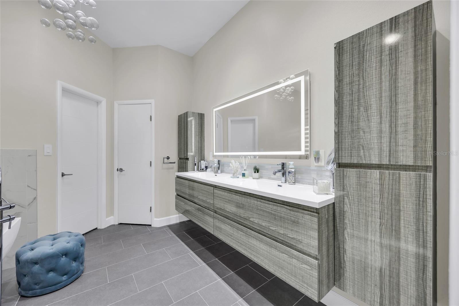 OAKS WINDERMERE 47/57 - Residential
