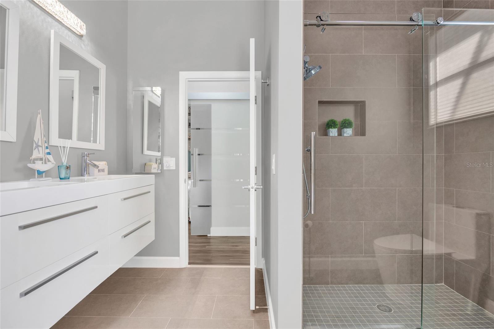 OAKS WINDERMERE 47/57 - Residential