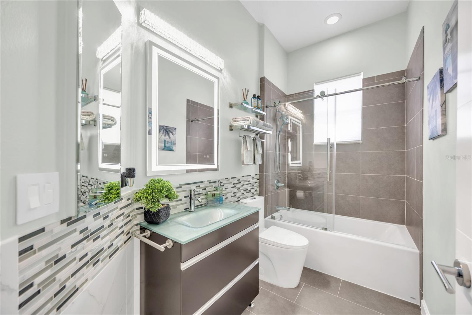 OAKS WINDERMERE 47/57 - Residential