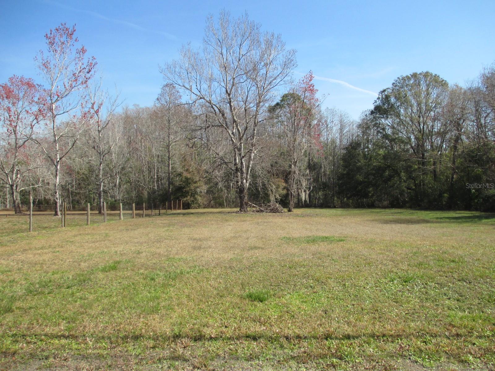 Beautifully cleared flat lot. Convenient to downtown Homosassa, Crystal River, Lecanto, Ocala. Take the nearby, conveniently located, Suncoast Parkway to Brooksville, Spring Hill, Tarpon Springs, Tampa and more. Visit and enjoy historic downtown Homosassa with its local stores and restaurants. Convenient to boat ramps, the river, state parks and forests. Enjoy living in the Nature Coast of Florida.