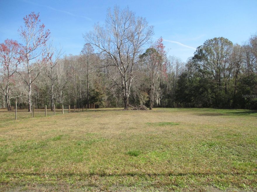 Beautifully cleared flat lot. Convenient to downtown Homosassa, Crystal River, Lecanto, Ocala. Take the nearby, conveniently located, Suncoast Parkway to Brooksville, Spring Hill, Tarpon Springs, Tampa and more.  Visit and enjoy historic downtown Homosassa with its local stores and restaurants. Convenient to boat ramps, the river, state parks and forests. Enjoy living in the Nature Coast of Florida.