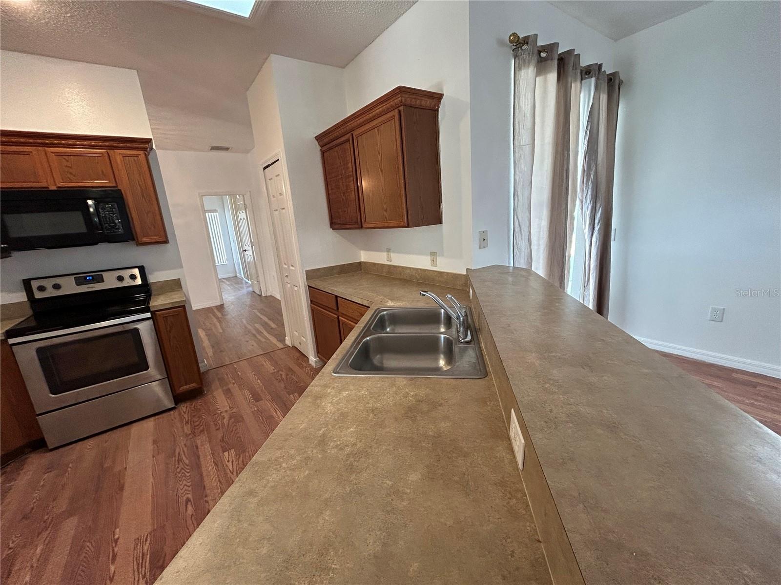 425 BRIDGEWATER COURT