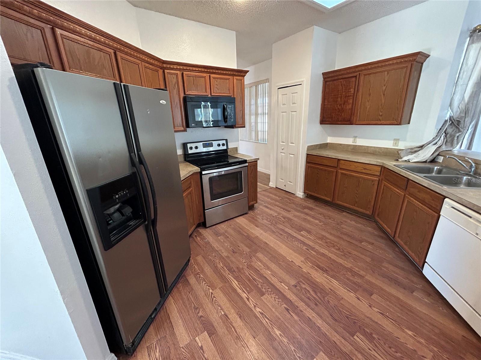 425 BRIDGEWATER COURT