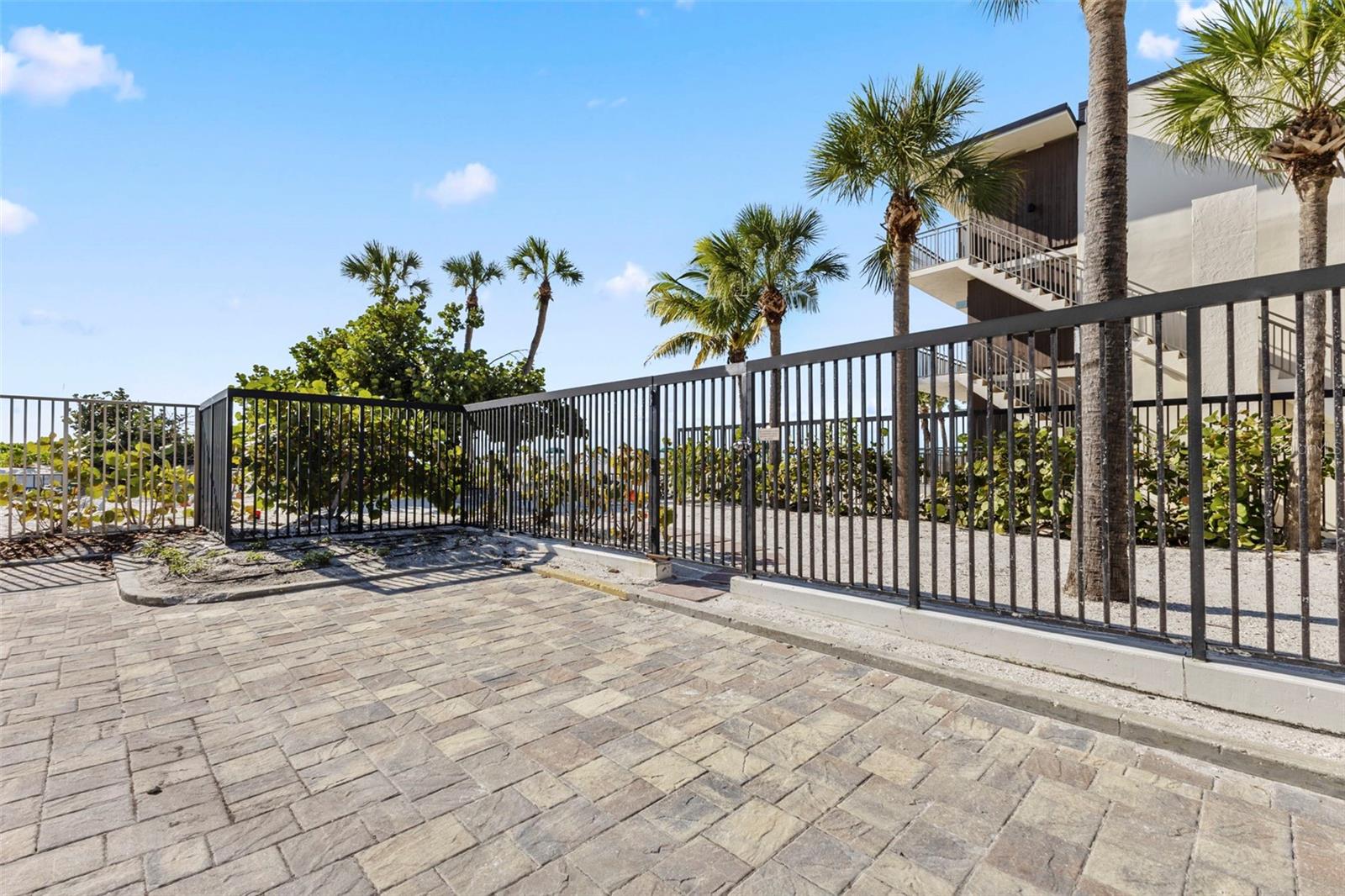 LIDO TOWERS - Residential