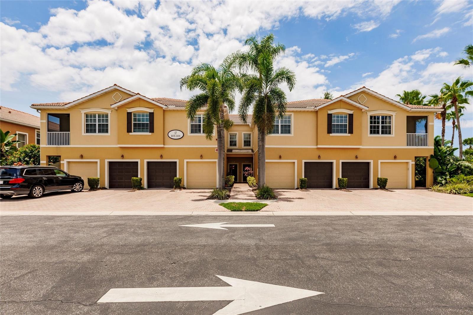 For Lease – 2BR/2BA Condo in Gated Stonehaven Community, Sarasota!
Available for a 1-year lease, this well-maintained 2-bedroom, 2-bathroom condo is located in the highly desirable Stonehaven community, a gated neighborhood in beautiful Sarasota, FL.
This prime corner unit is ideally situated near the community pool and just inside the main gate, offering both convenience and security. Enjoy a prime location off Clark Road with quick access to I-75, Siesta Key Beach, the UTC Mall, top-rated schools, and a wide variety of shopping and dining options.
Whether you’re commuting, working from home, or simply looking to enjoy all that Sarasota has to offer, this home is perfectly positioned for both comfort and convenience.
Don’t miss out on this opportunity—schedule your showing today and make this charming townhouse your new Home Sweet Home!