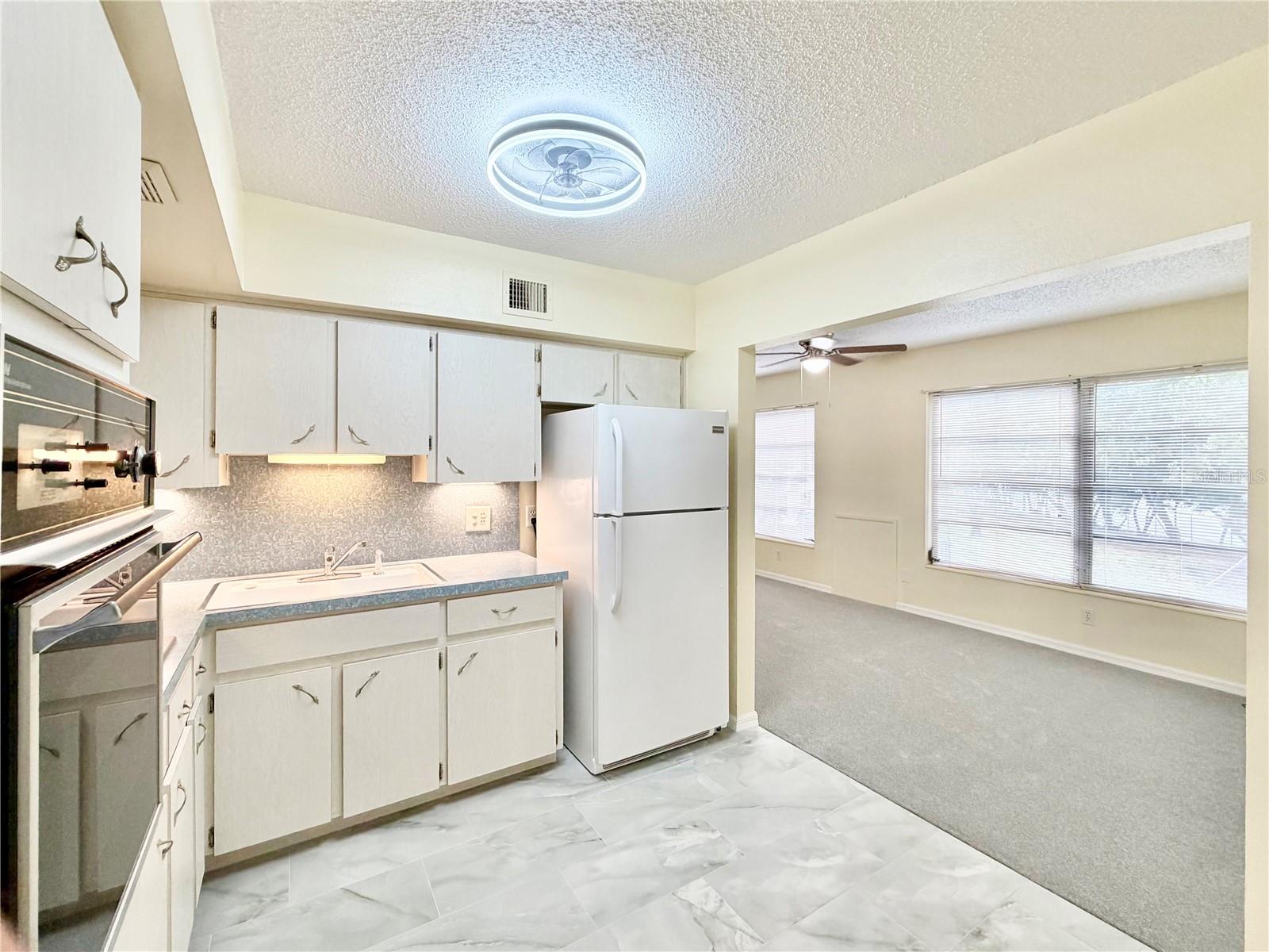 ON TOP OF THE WORLD - Residential Lease