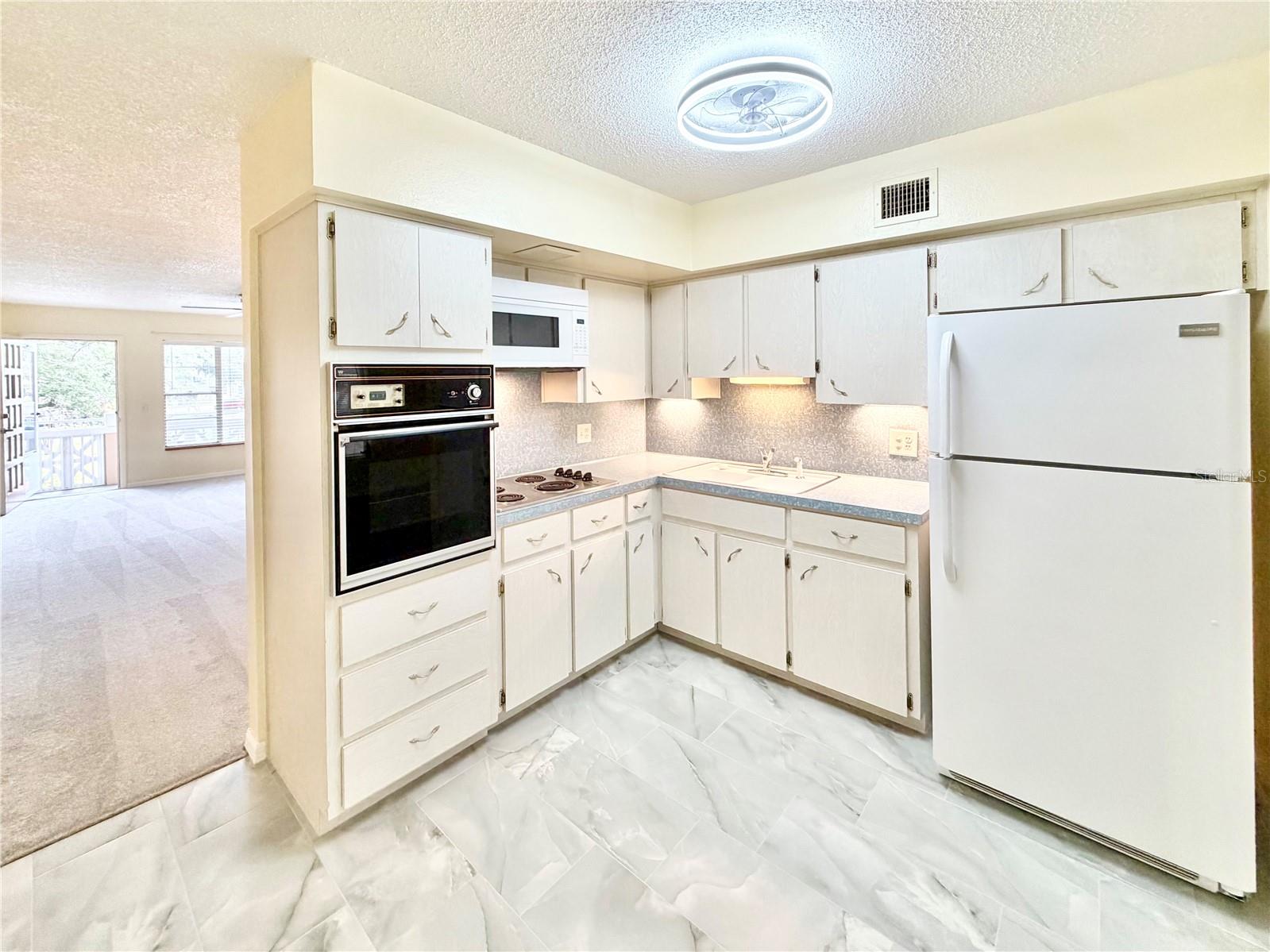 ON TOP OF THE WORLD - Residential Lease