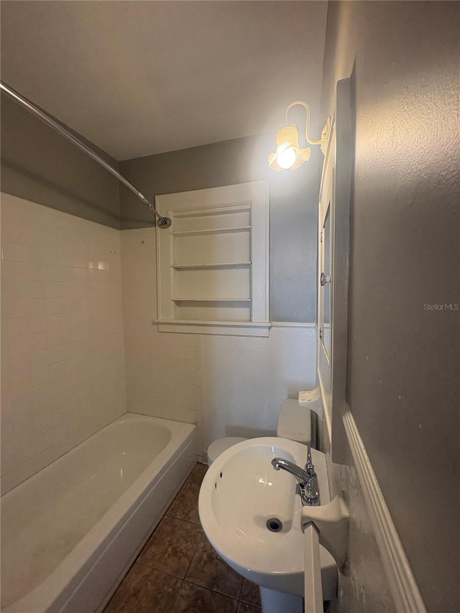 OAKLAND ADD - Residential Lease