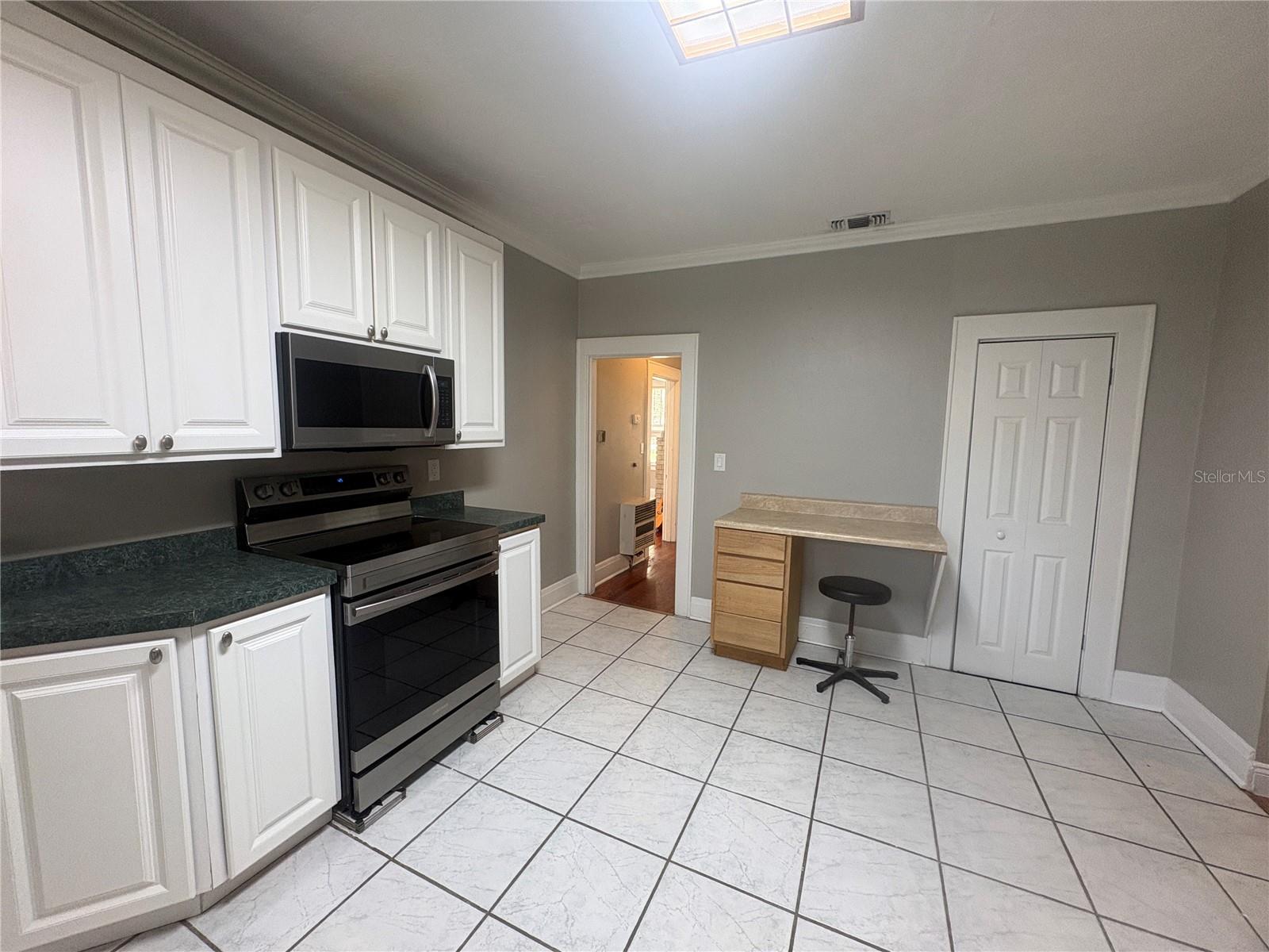 OAKLAND ADD - Residential Lease
