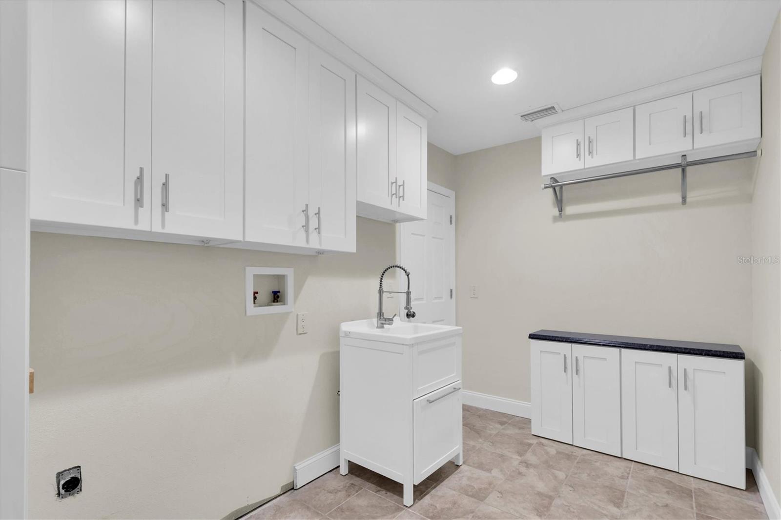 SUN PLAZA ISLES - Residential