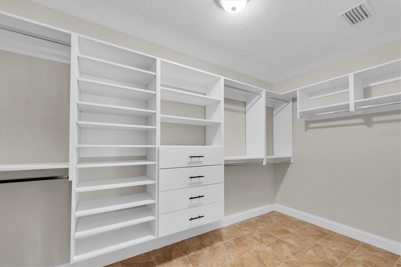 SUN PLAZA ISLES - Residential