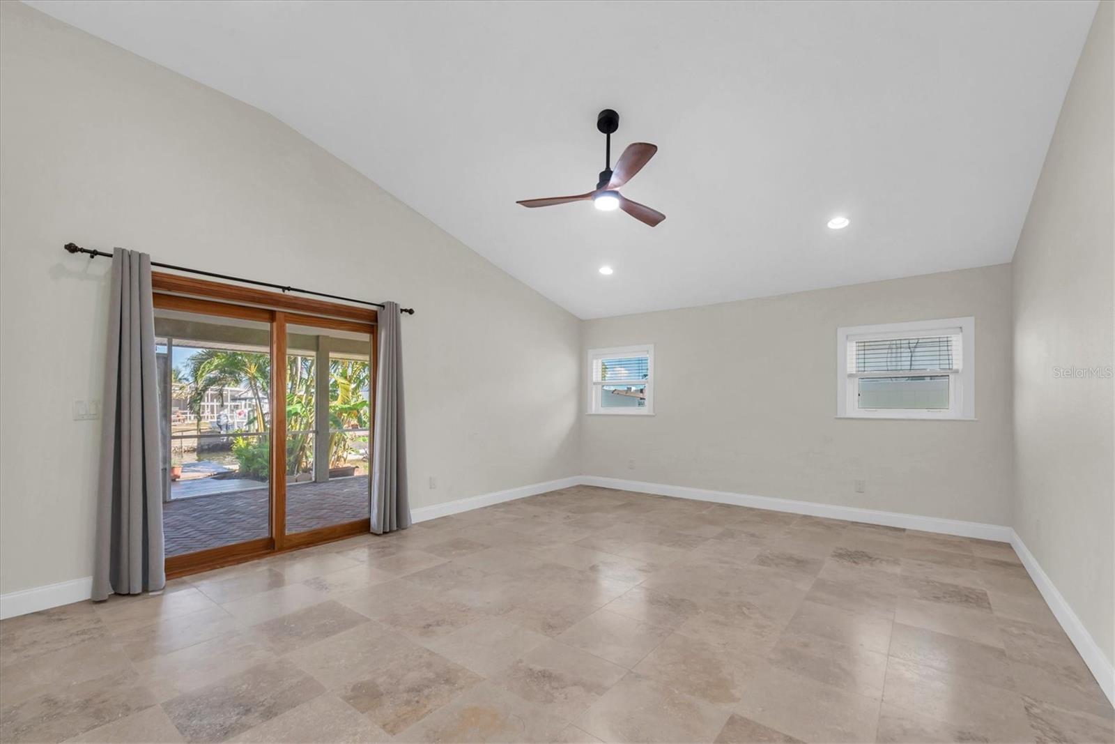 SUN PLAZA ISLES - Residential