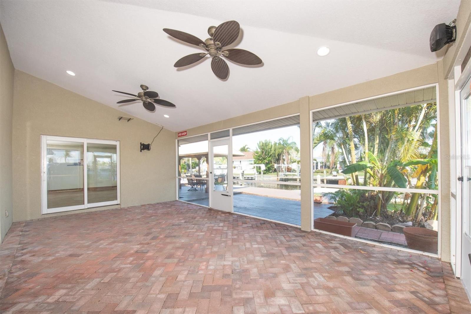 SUN PLAZA ISLES - Residential