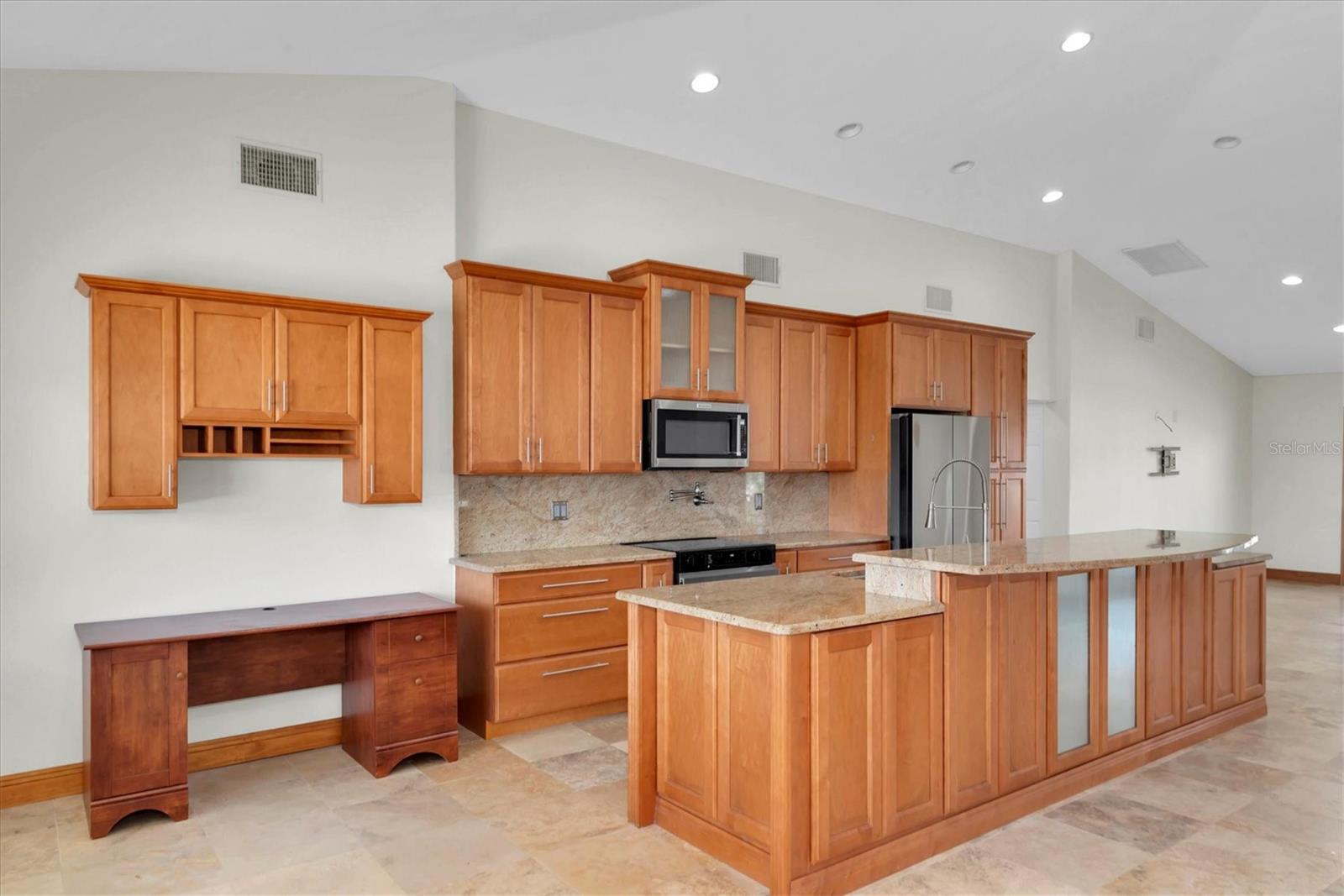 SUN PLAZA ISLES - Residential