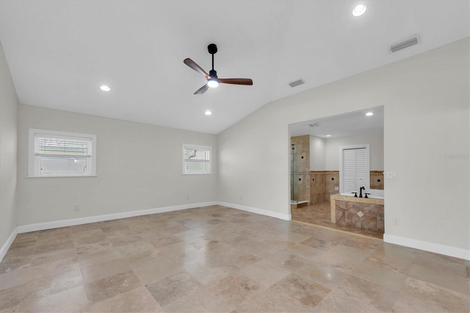 SUN PLAZA ISLES - Residential