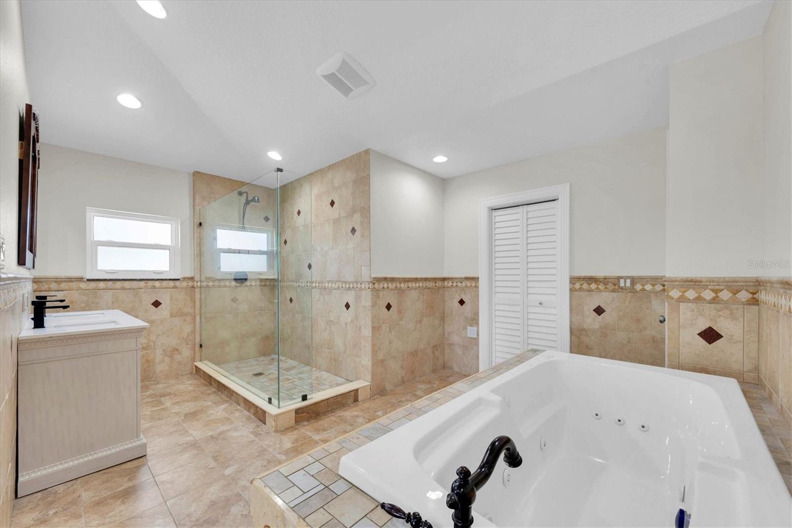 SUN PLAZA ISLES - Residential