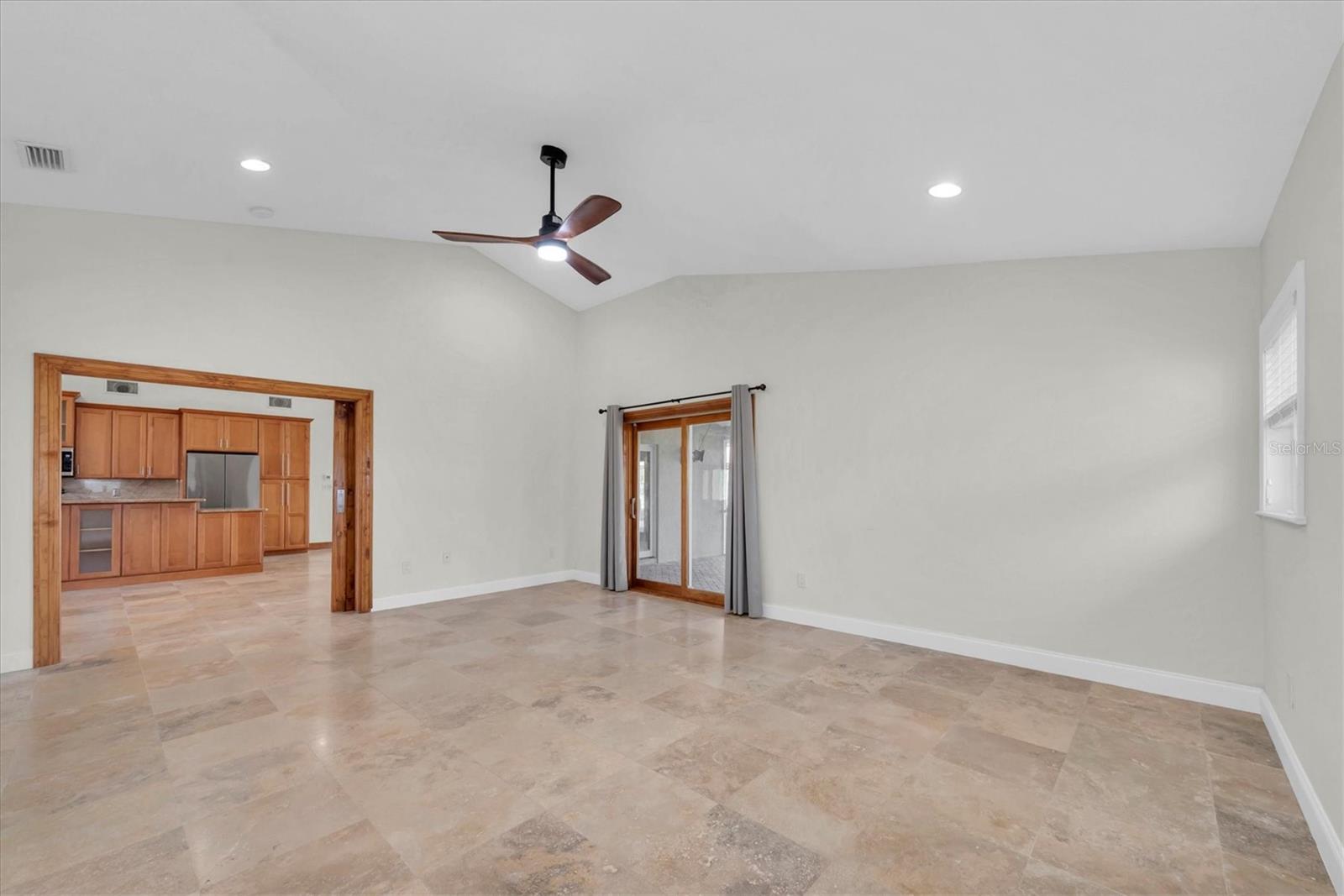 SUN PLAZA ISLES - Residential