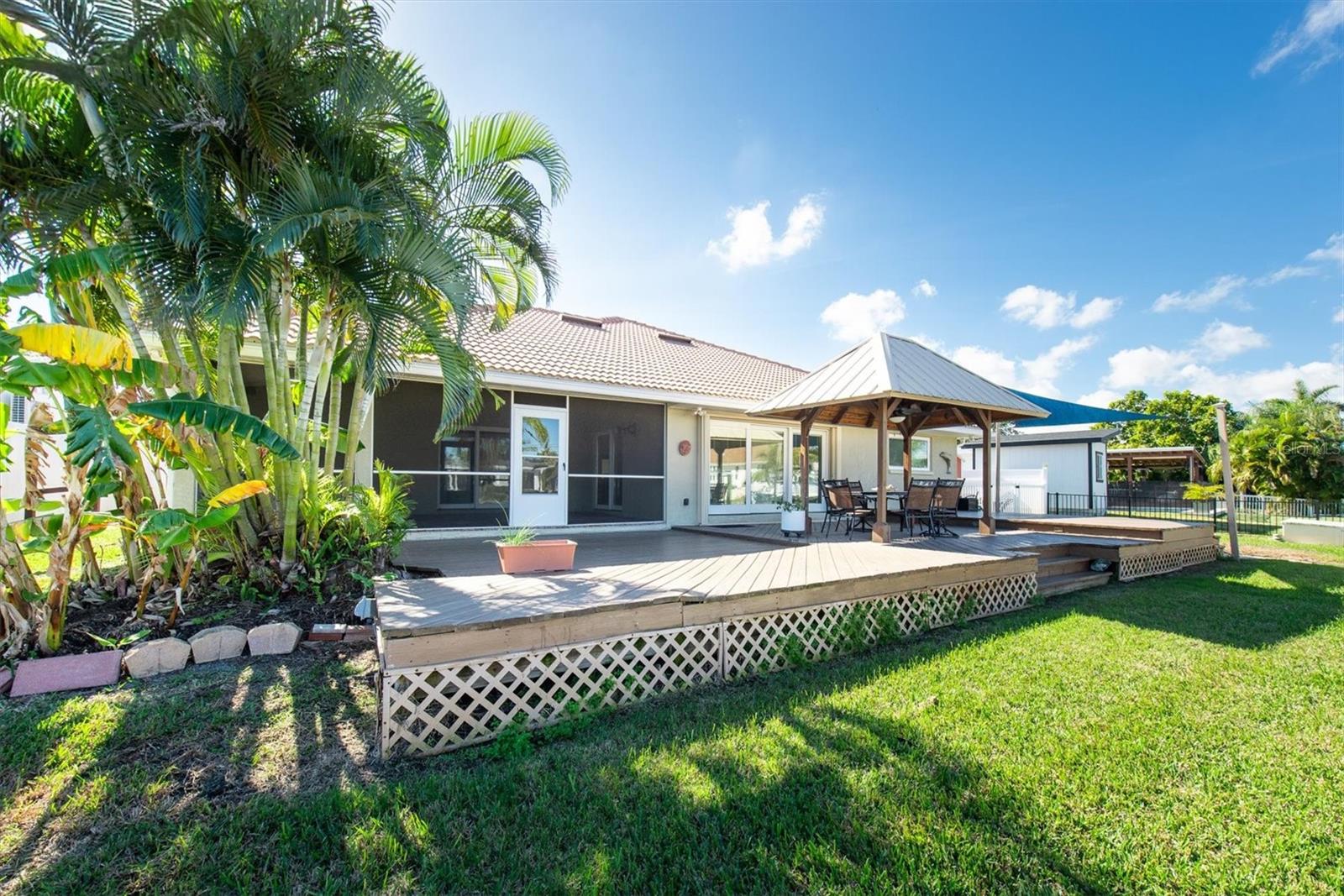 SUN PLAZA ISLES - Residential