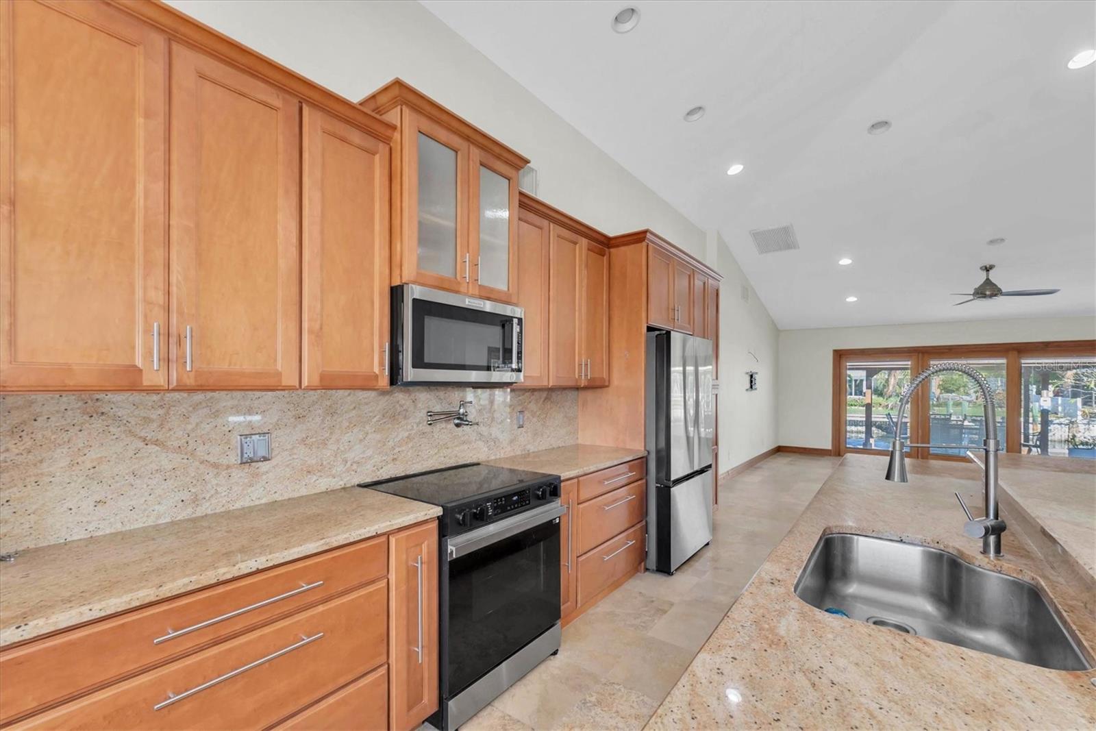 SUN PLAZA ISLES - Residential