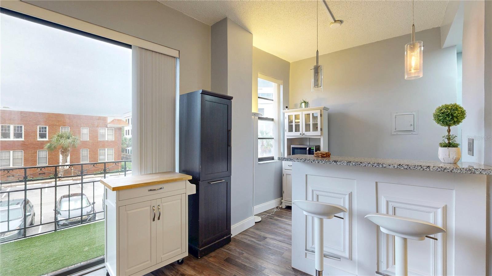 BAYSHORE ROYAL CONDO - Residential Lease