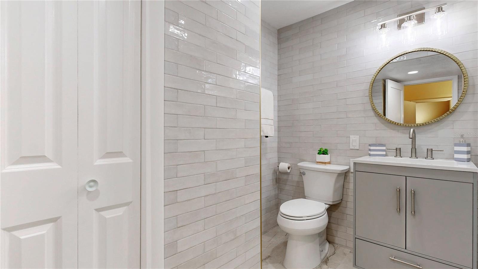 BAYSHORE ROYAL CONDO - Residential Lease