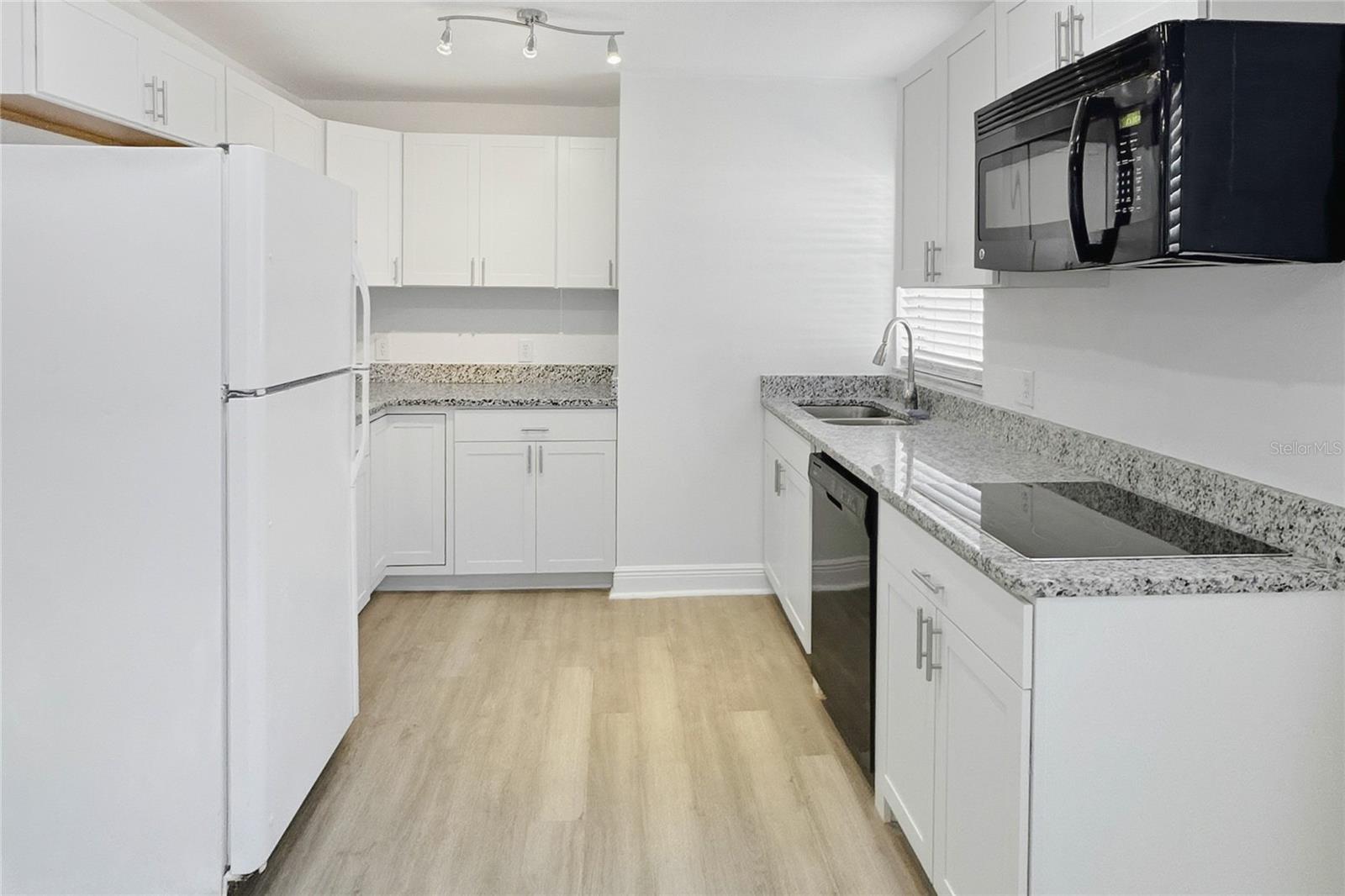 HIGHLAND PARK MANOR 04 - Residential