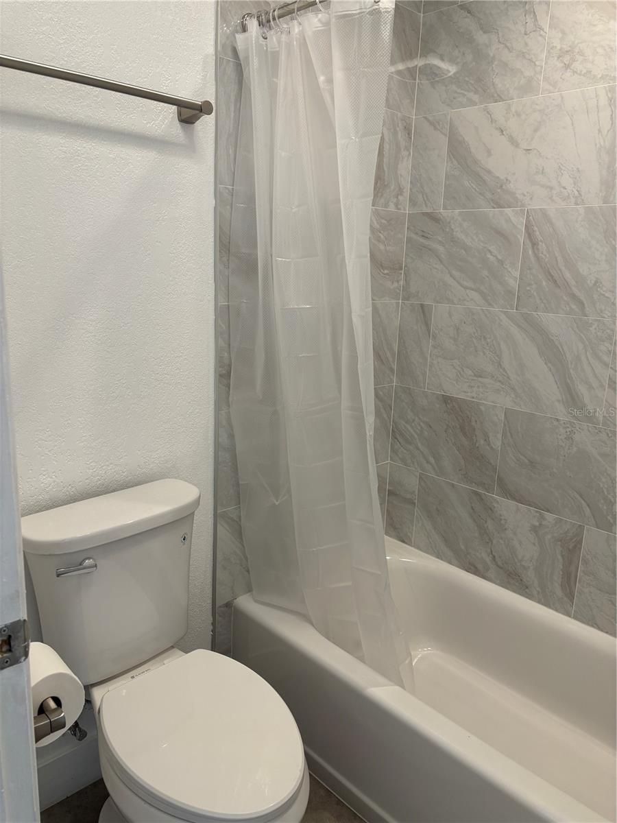 MAXIMO WOODS UNIT ONE - Residential Lease