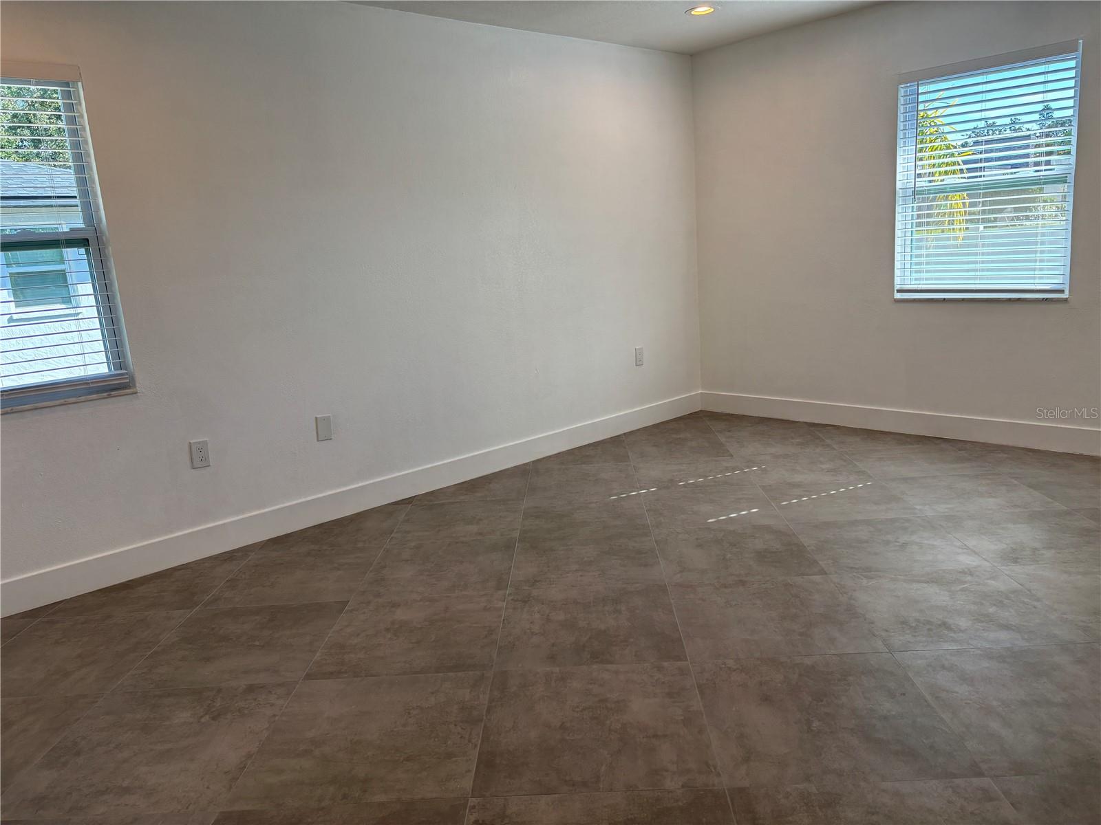 MAXIMO WOODS UNIT ONE - Residential Lease