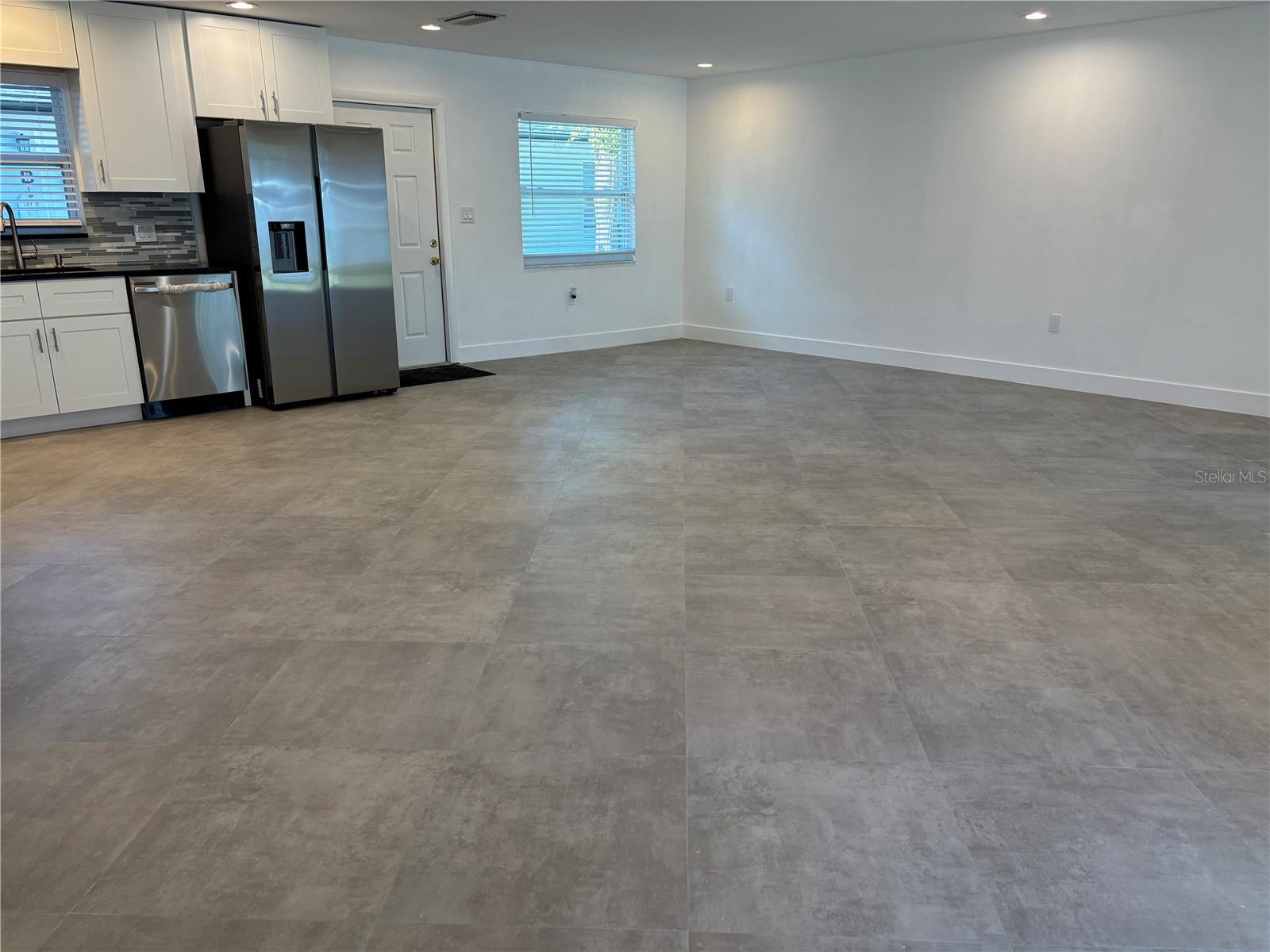 MAXIMO WOODS UNIT ONE - Residential Lease