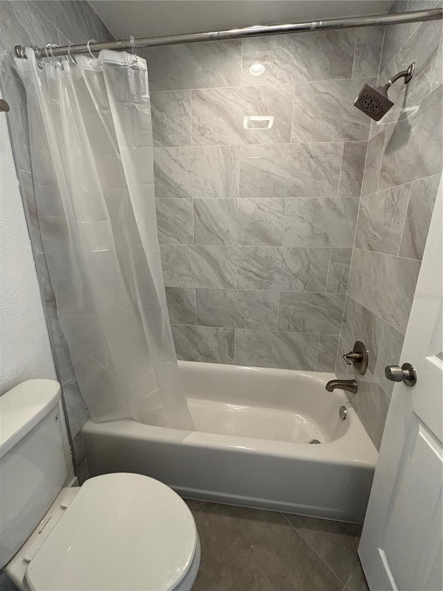 MAXIMO WOODS UNIT ONE - Residential Lease