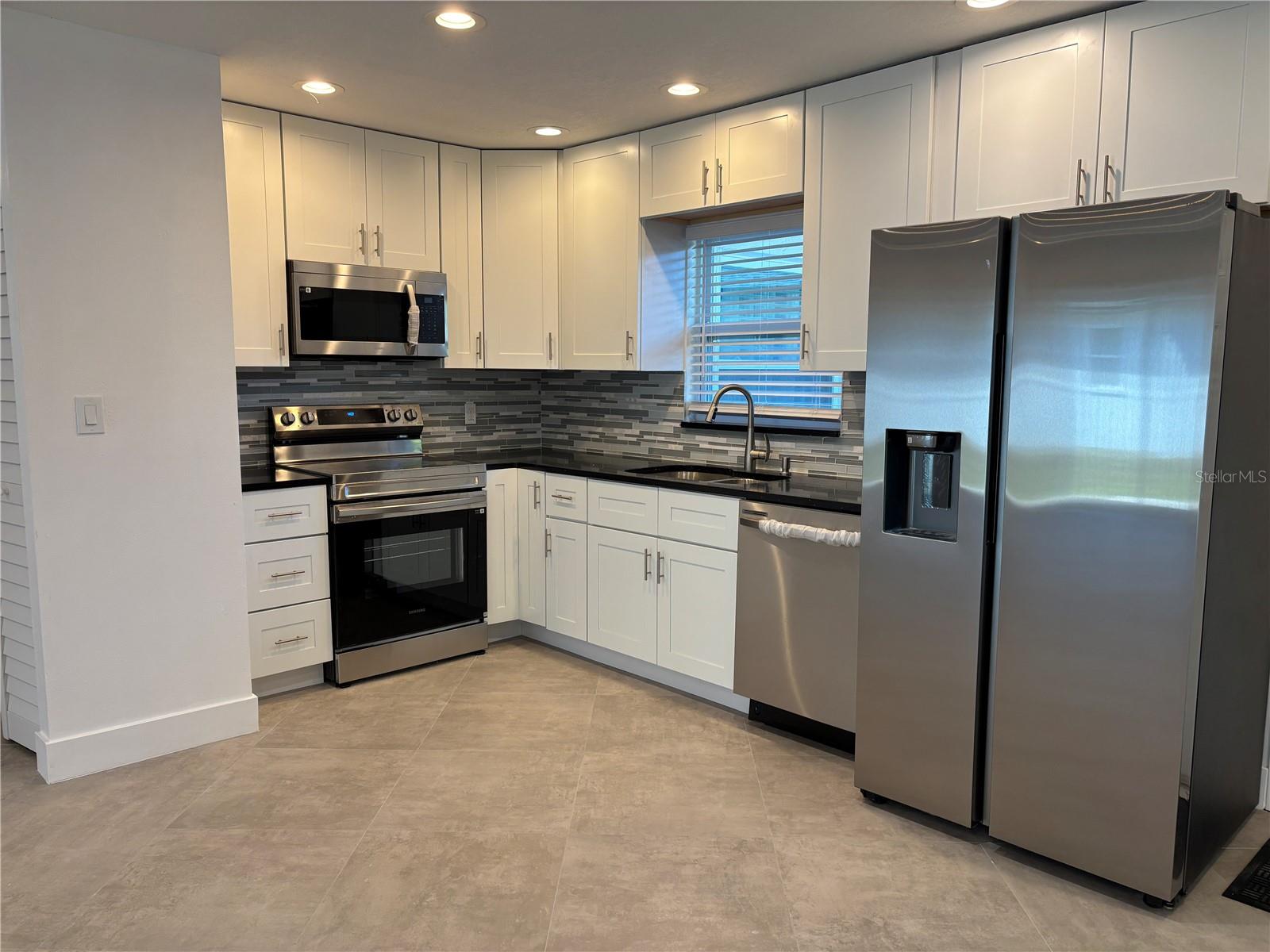 MAXIMO WOODS UNIT ONE - Residential Lease