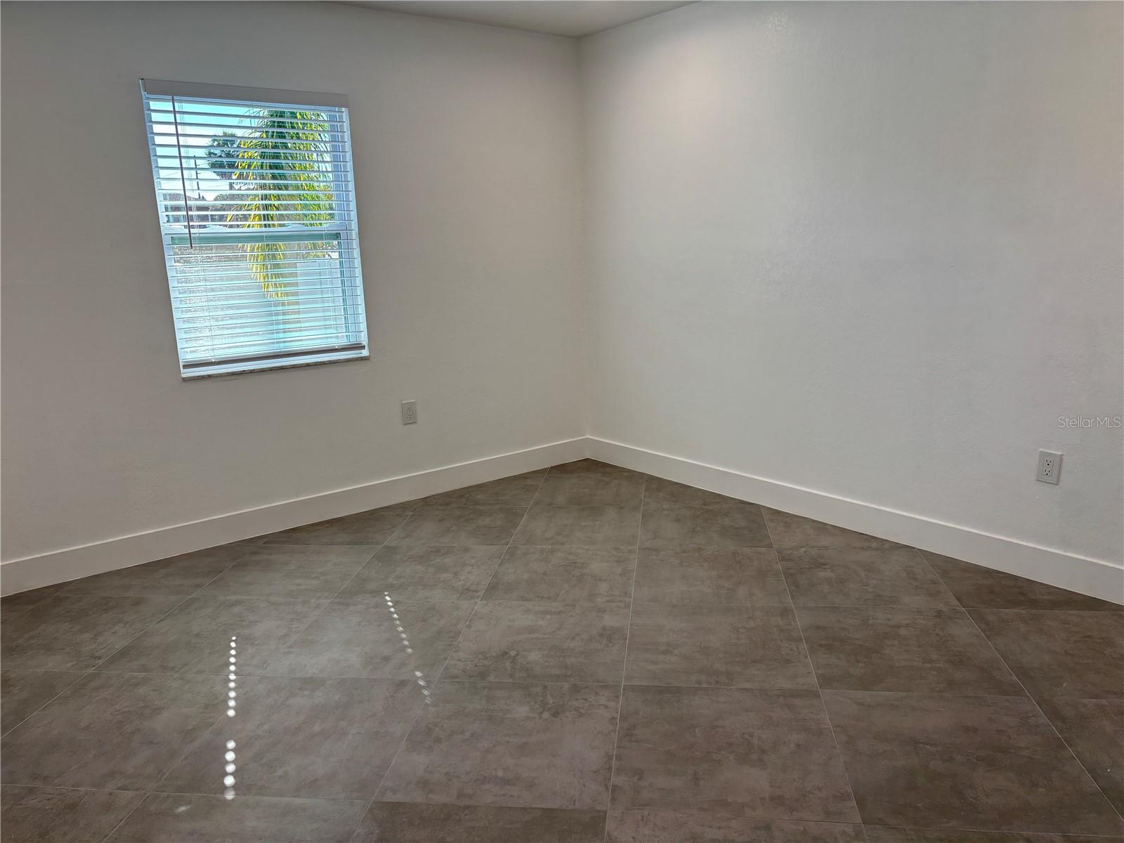 MAXIMO WOODS UNIT ONE - Residential Lease