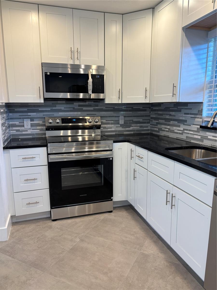 MAXIMO WOODS UNIT ONE - Residential Lease