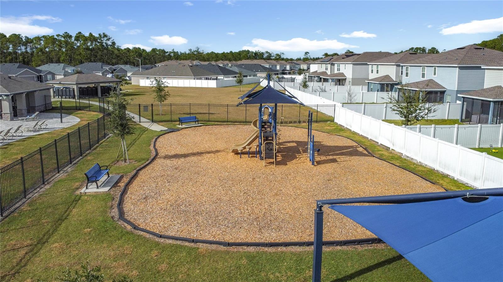 ASTONIA - Residential